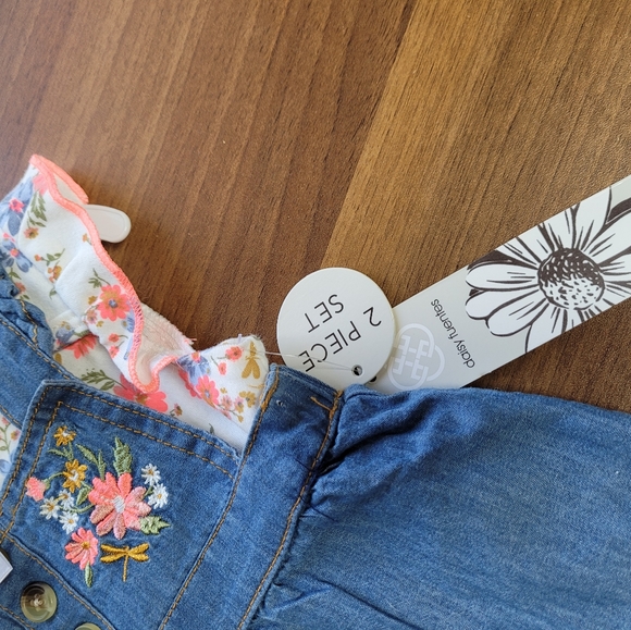 Daisy Fuentes 2pc set with tags - Picture 3 of 3